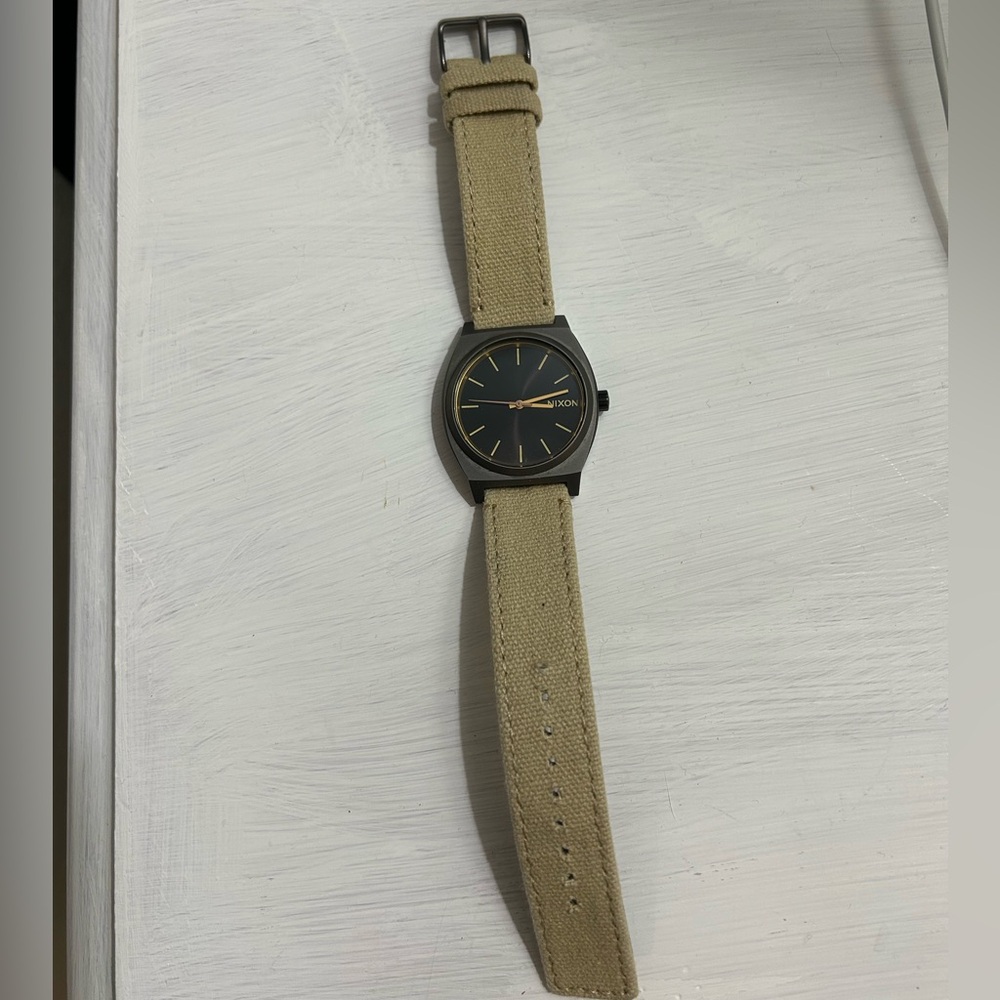 Nixon Watch - The Time Teller